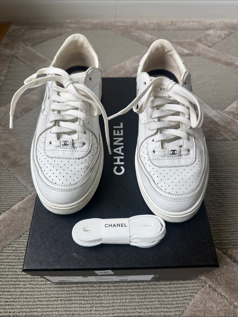 CHANEL CC Sneakers - Picture 4 of 5